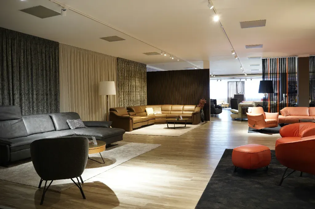 Salon meblowy Lublin – jakie trendy w aranżacji wnętrz królują w 2025 roku?