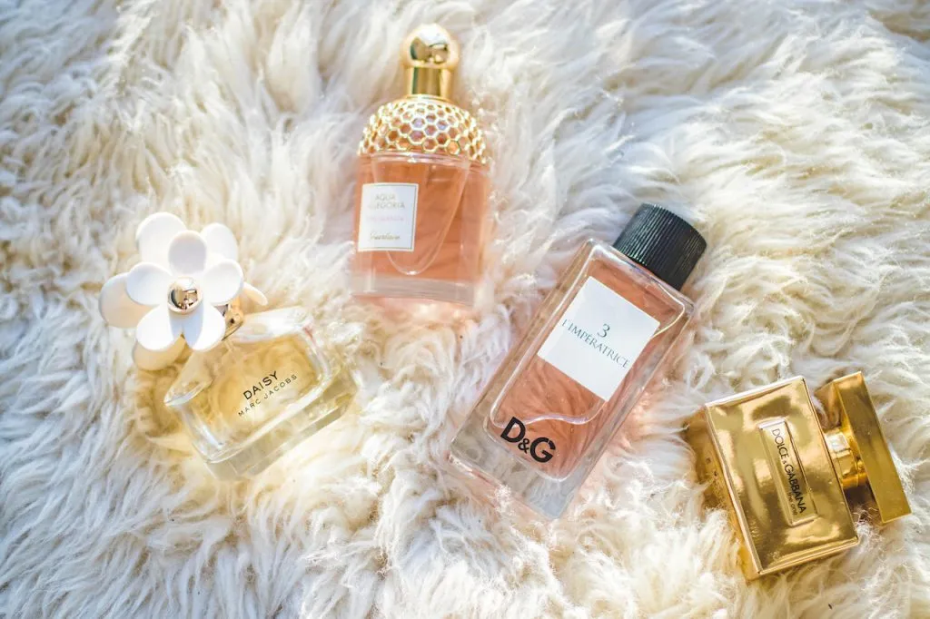 Perfum czy perfumy? Wyjaśniamy