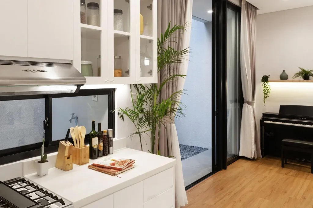 Nowoczesne wnętrze kuchni o minimalistycznym designie, łączące funkcjonalność z estetyką.